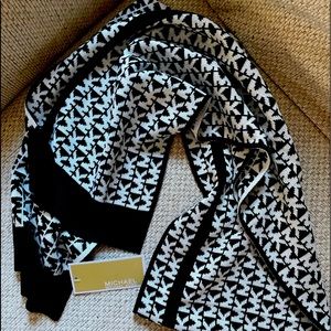 Michael Kors Scarf 🖤